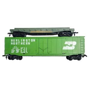 HO Scale 7" Burlington Northern Box Car & 5.7" Western Maryland Flat Car Lot